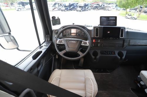 2024 Dynamax Europa 32KD
