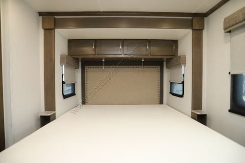 2024 Dynamax Europa 32KD