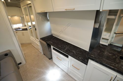 2023 Airstream Classic 33FBT