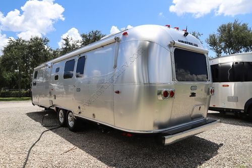 2023 Airstream Classic 33FBT
