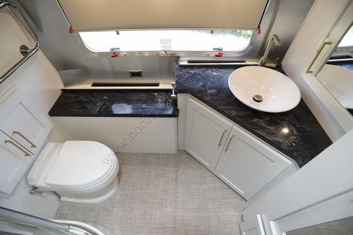 2023 Airstream Classic 33FBT