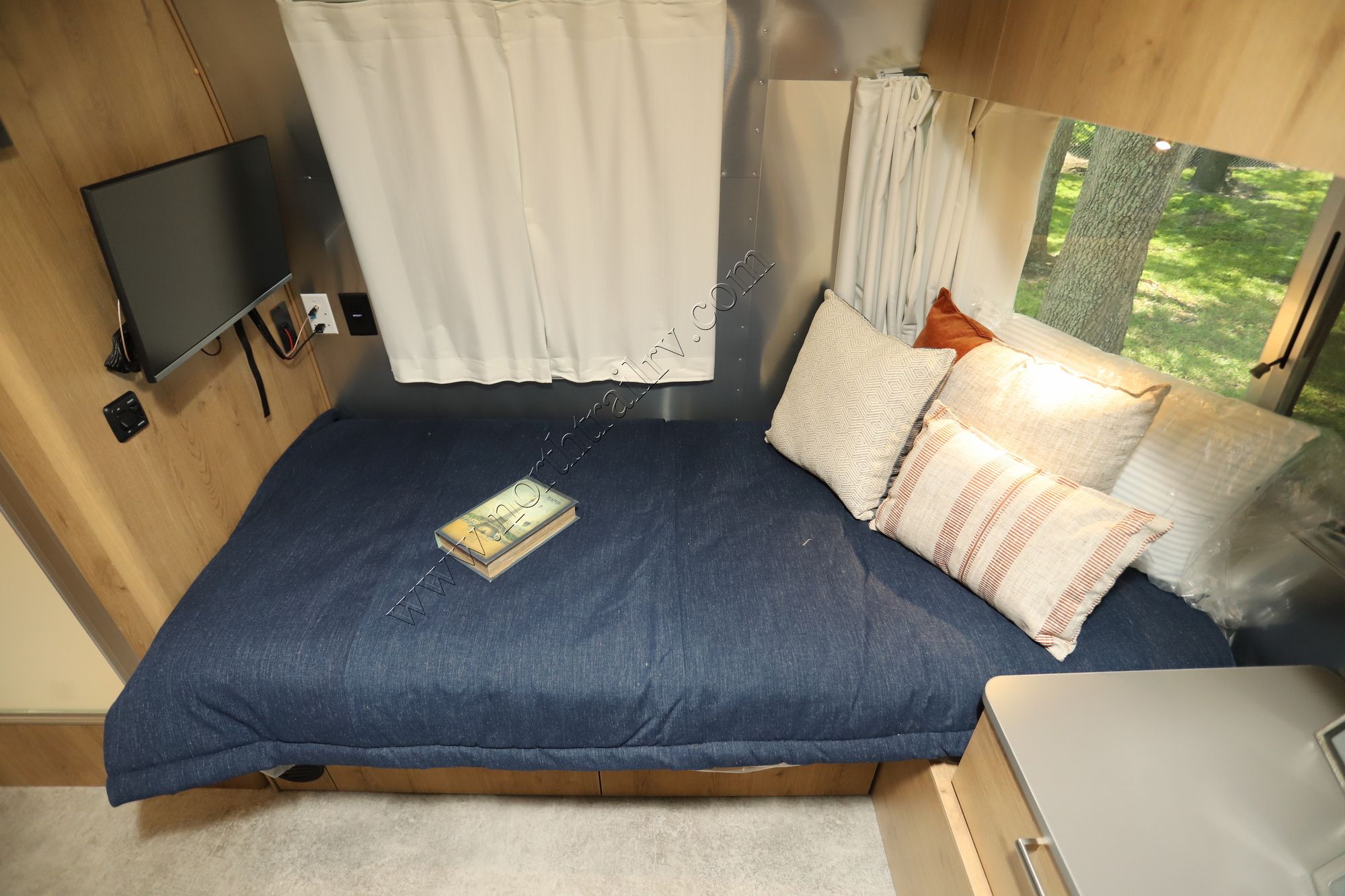 New 2026 Airstream Trade Wind 25FB Travel Trailer  For Sale