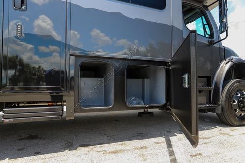 2024 Dynamax Europa 32KD