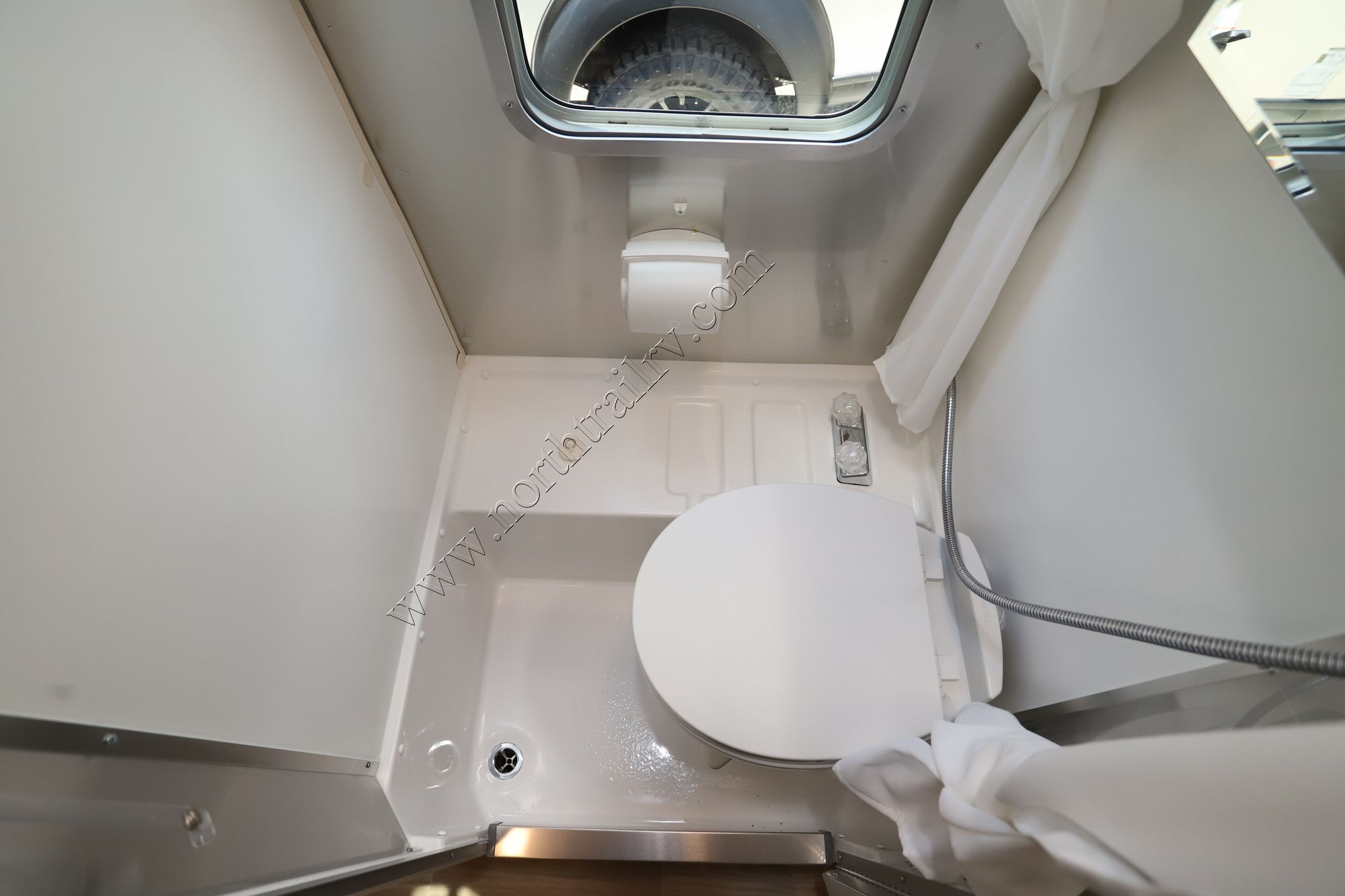 New 2026 Airstream Bambi 16RB Travel Trailer  For Sale