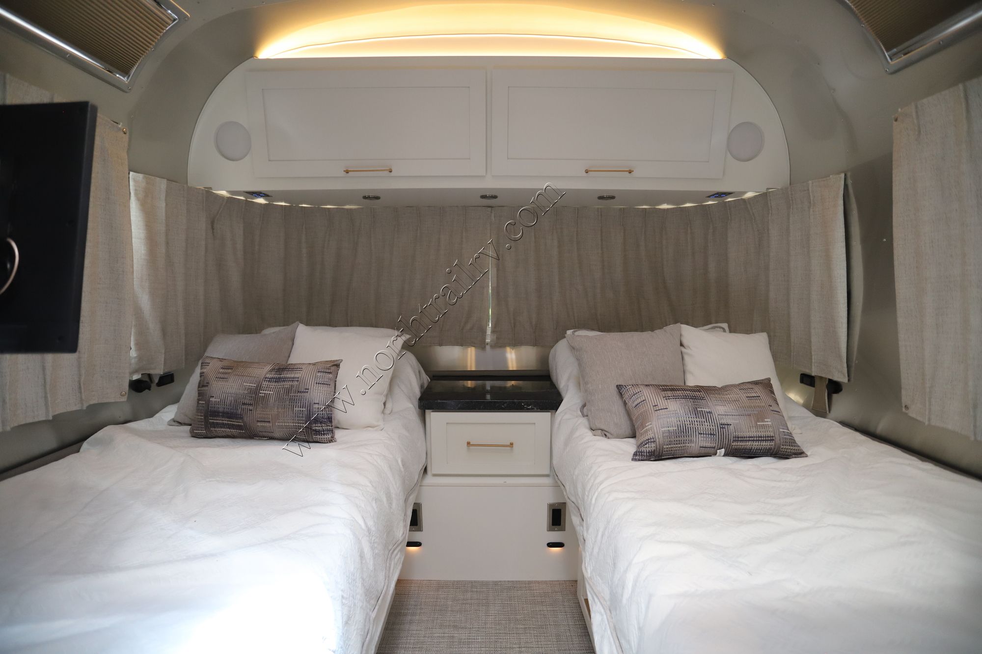 2023 Airstream Classic 33FBT Travel Trailer Used  For Sale