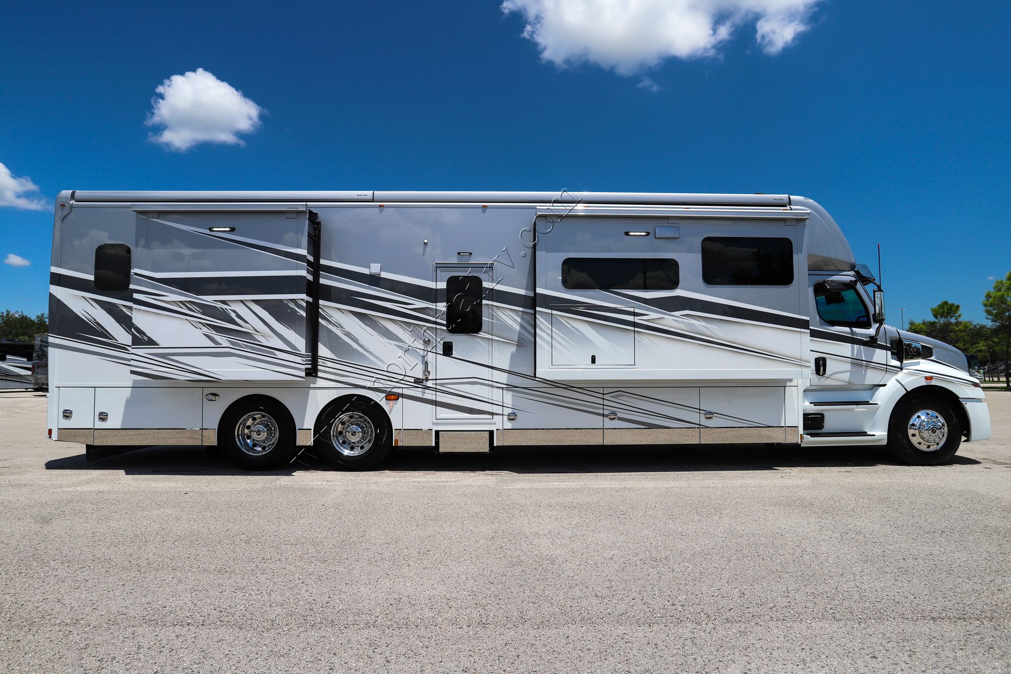 New 2026 Renegade Rv Xl 45DBM Super C  For Sale
