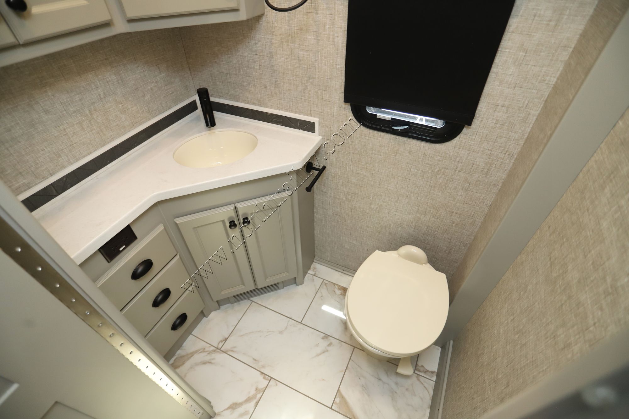 Used 2025 Tiffin Motor Homes Allegro Bay 38AB Super C  For Sale