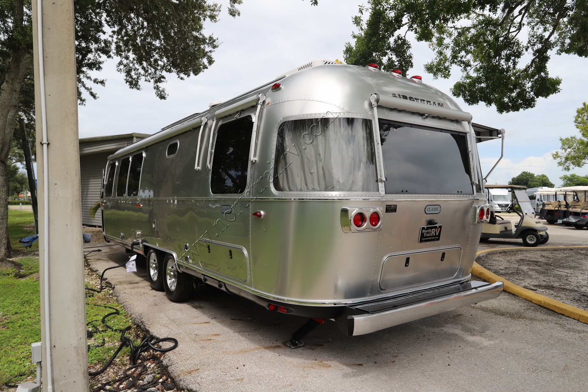 New 2026 Airstream Classic 30RB Travel Trailer  For Sale