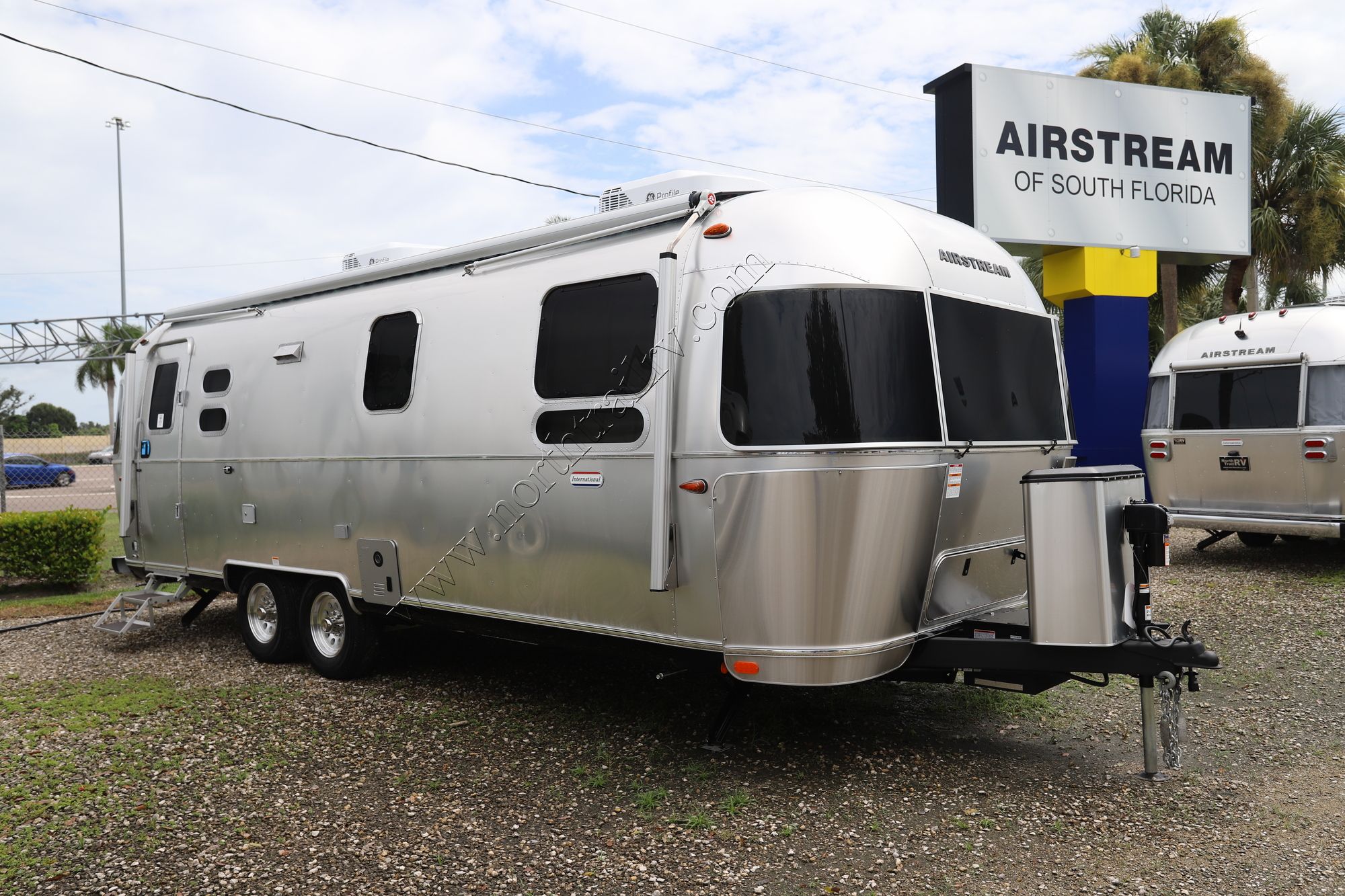 New 2026 Airstream International 27FB Travel Trailer  For Sale