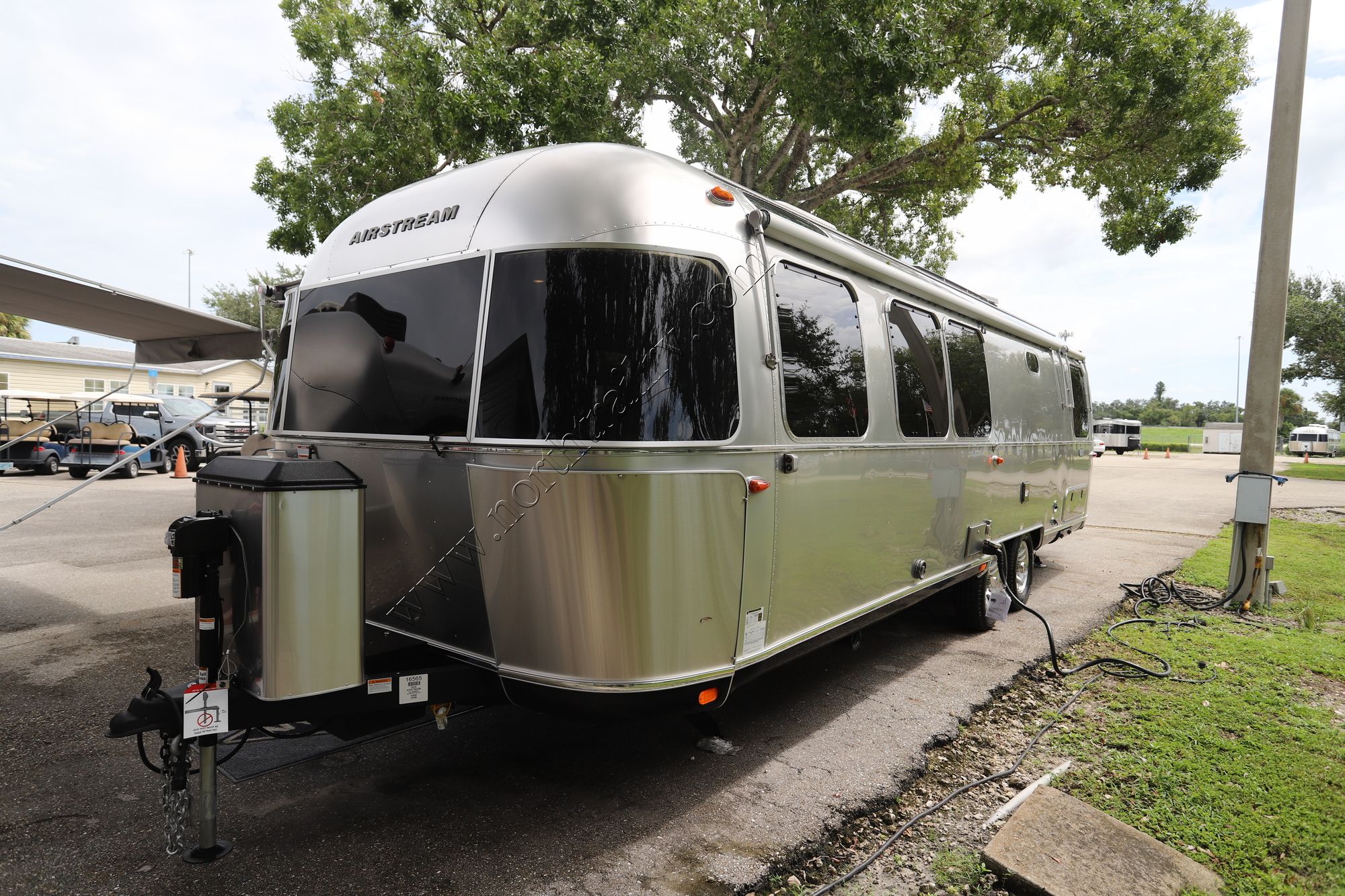 New 2026 Airstream Classic 30RB Travel Trailer  For Sale