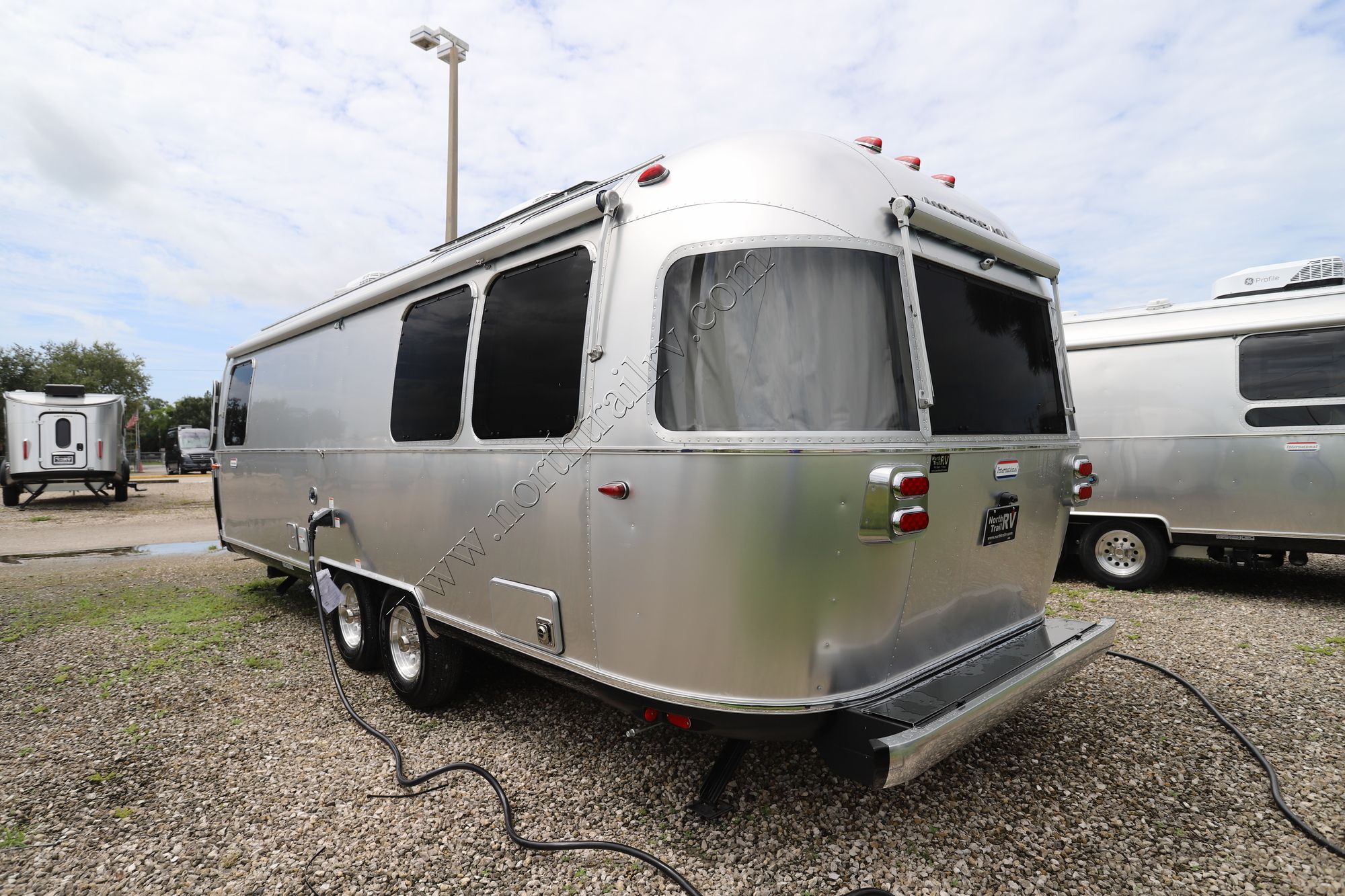 New 2026 Airstream International 27FB Travel Trailer  For Sale