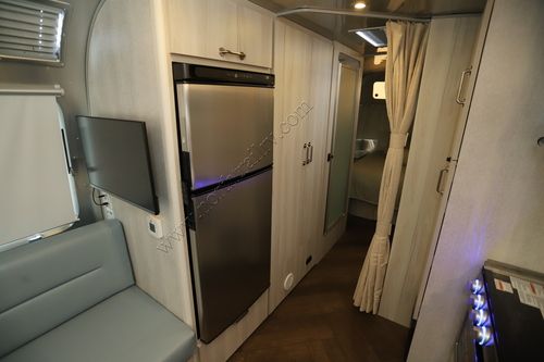 2026 Airstream International 27FB