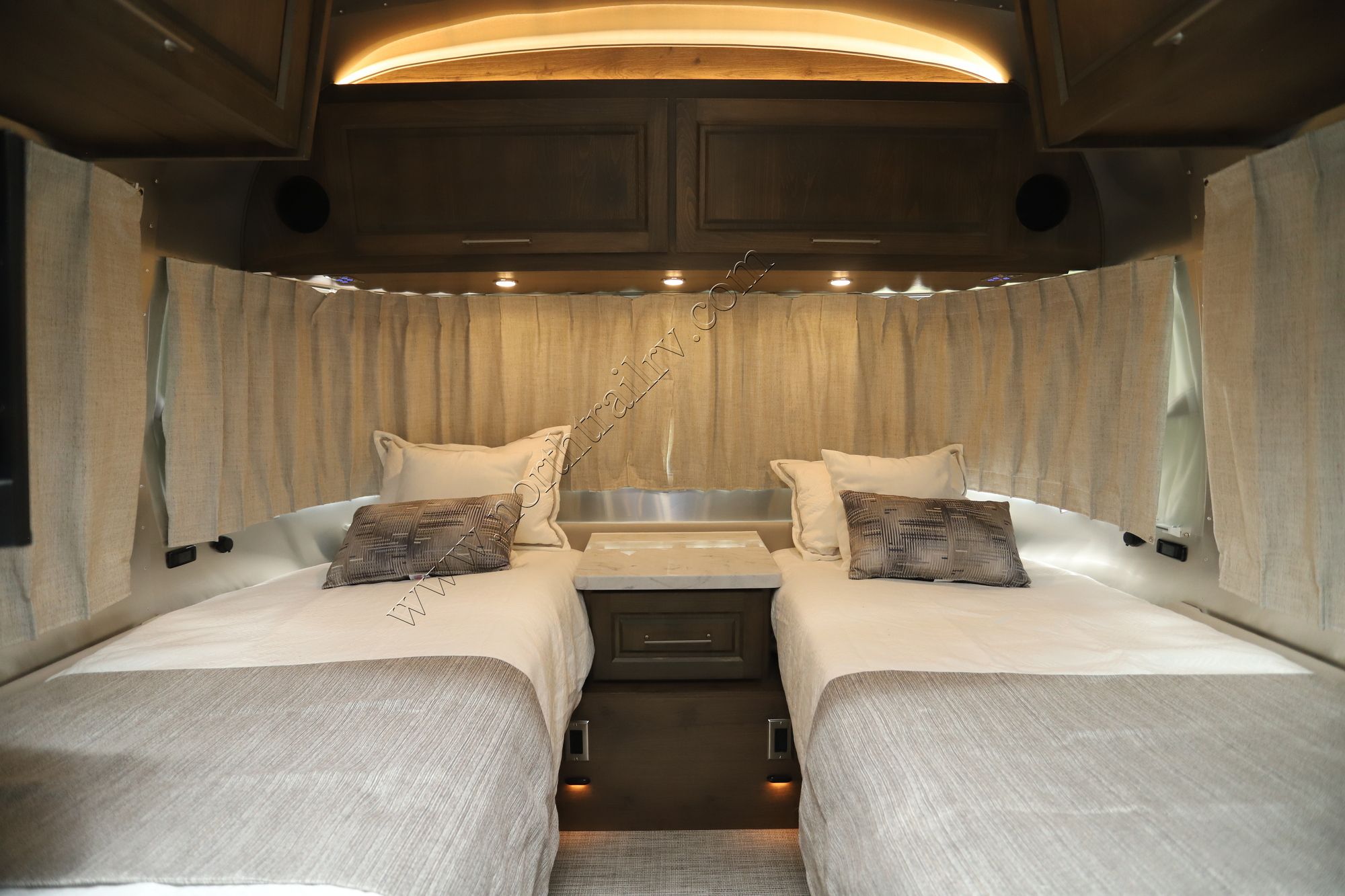New 2026 Airstream Classic 30RB Travel Trailer  For Sale