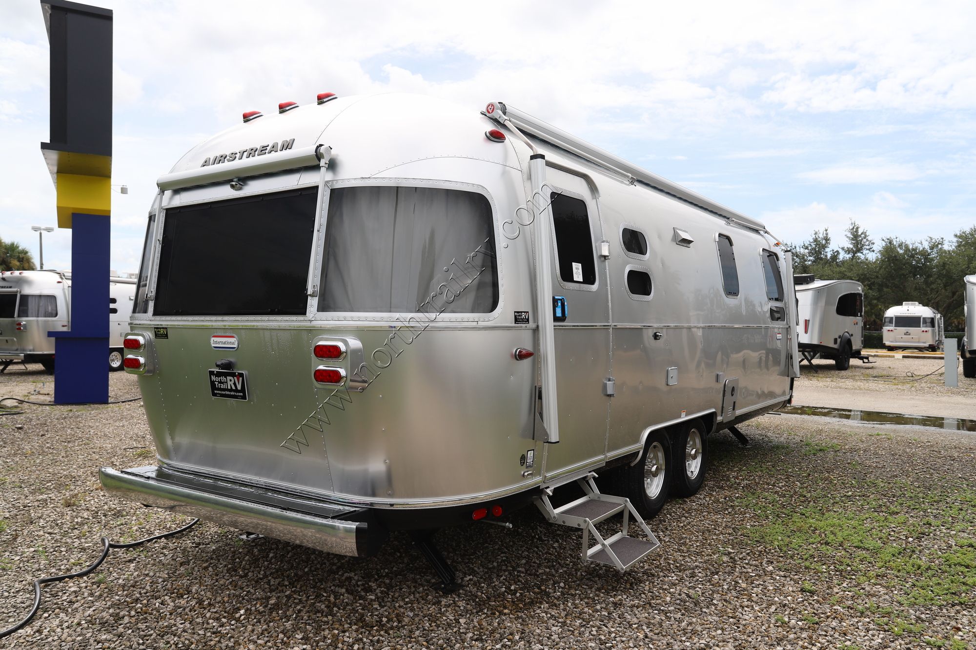 New 2026 Airstream International 27FB Travel Trailer  For Sale