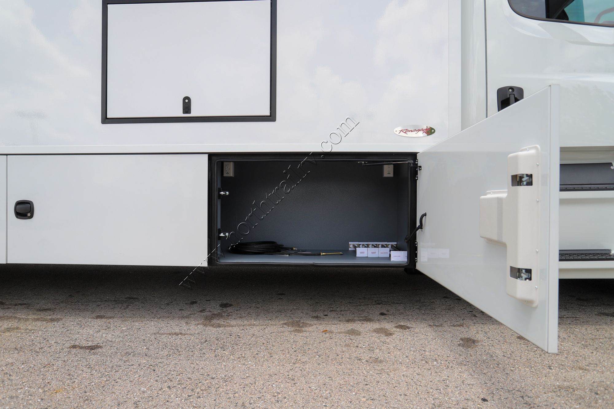 New 2026 Renegade Rv Classic 45CBF Super C  For Sale
