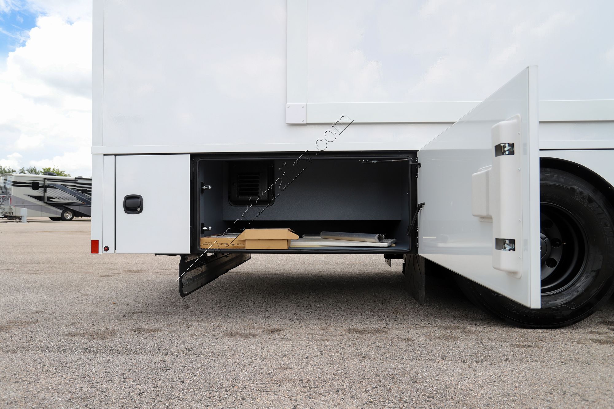 New 2026 Renegade Rv Classic 45CBF Super C  For Sale