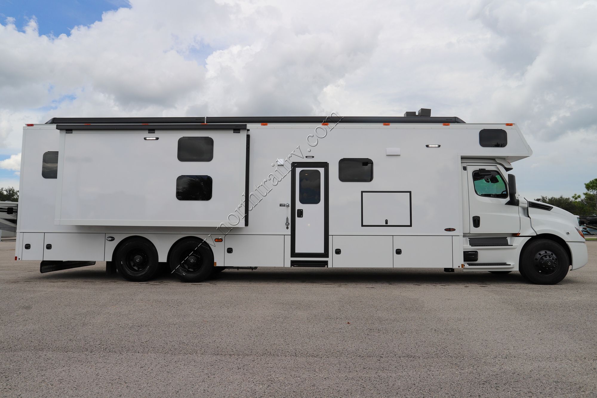 New 2026 Renegade Rv Classic 45CBF Super C  For Sale