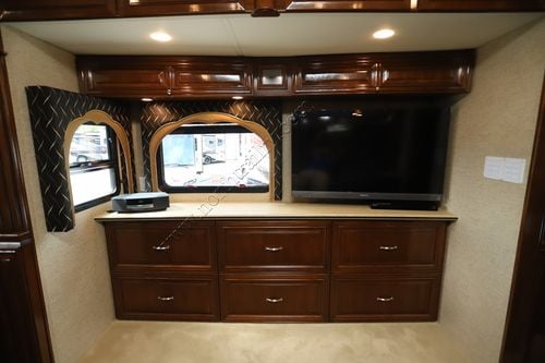 2011 Newmar Essex 4524