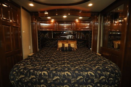 2011 Newmar Essex 4524