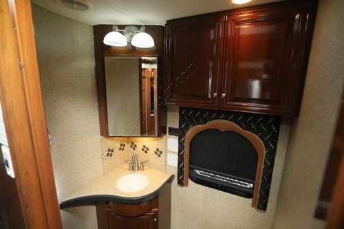 2011 Newmar Essex 4524