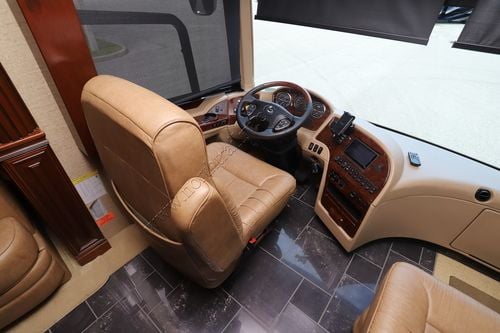 2011 Newmar Essex 4524
