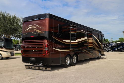 2011 Newmar Essex 4524
