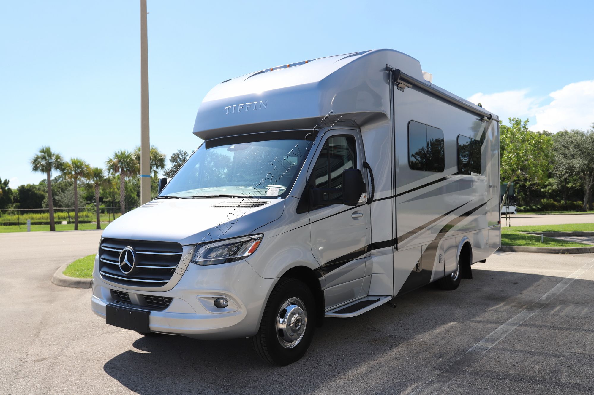 Used 2021 Tiffin Motor Homes Wayfarer 25RW Class C  For Sale