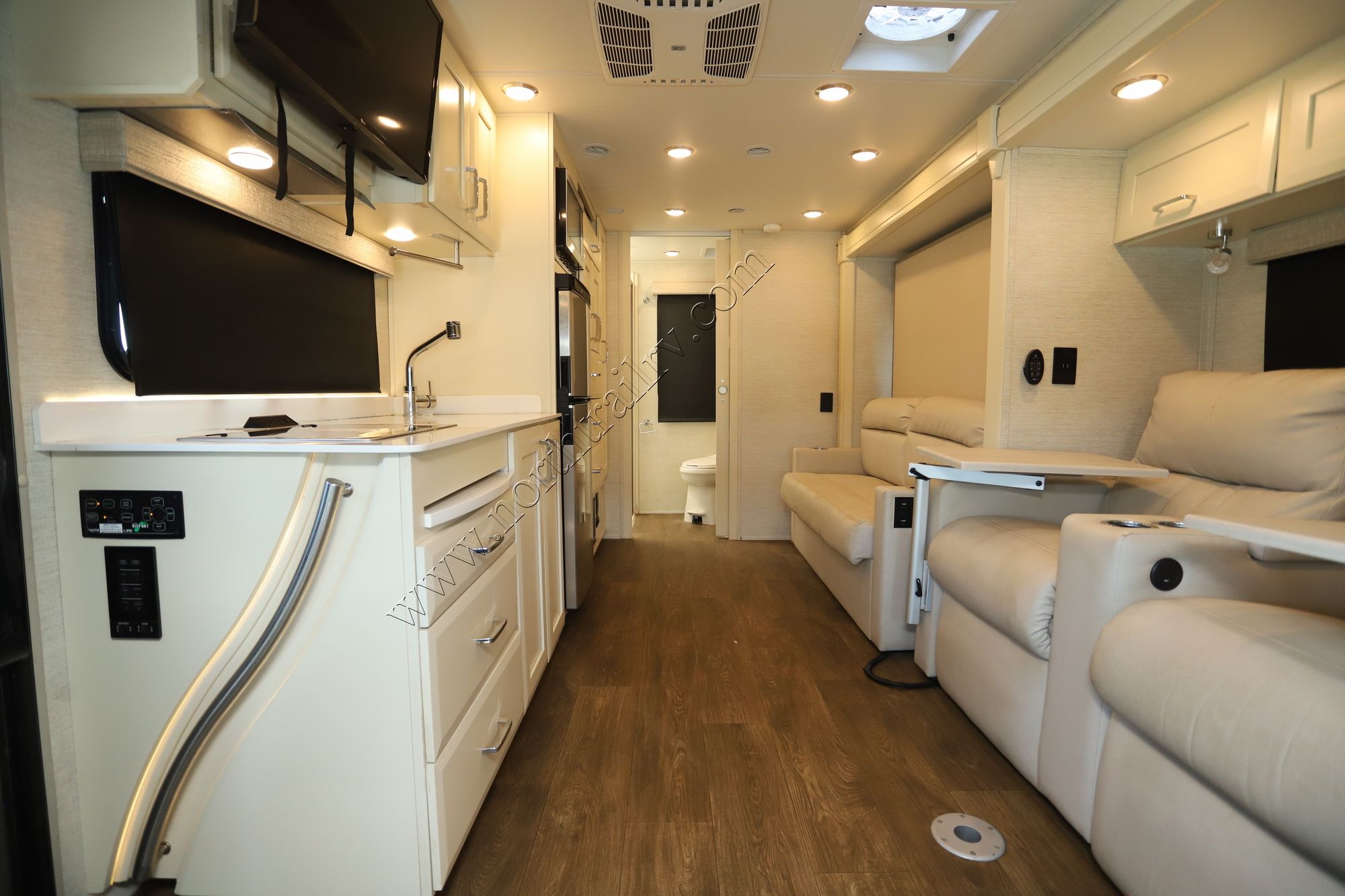 Used 2021 Tiffin Motor Homes Wayfarer 25RW Class C  For Sale