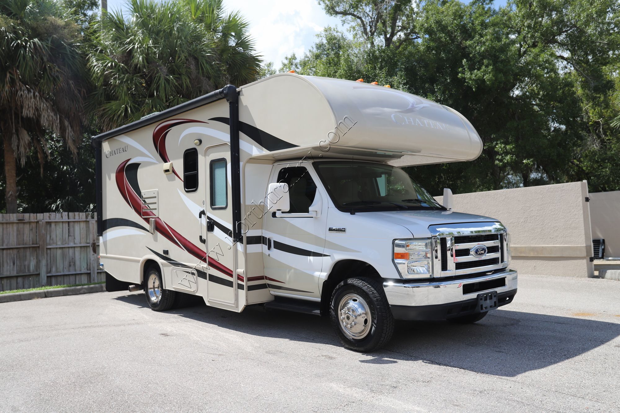 Used 2016 Thor Chateau 22B Class C  For Sale