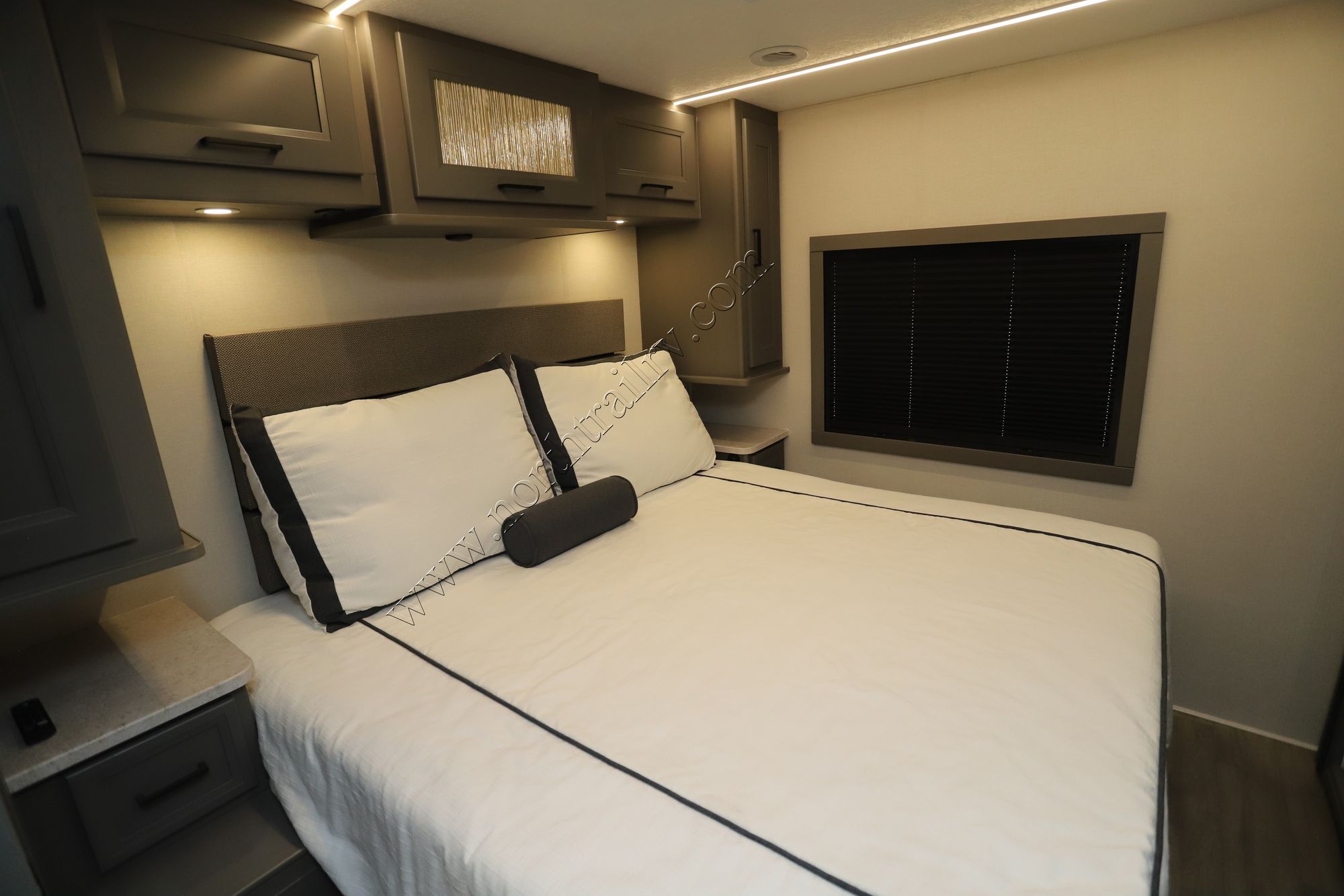 Used 2025 Coachmen Mirada 29FW Class A  For Sale