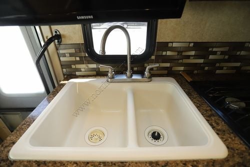 2016 Thor Chateau 22B