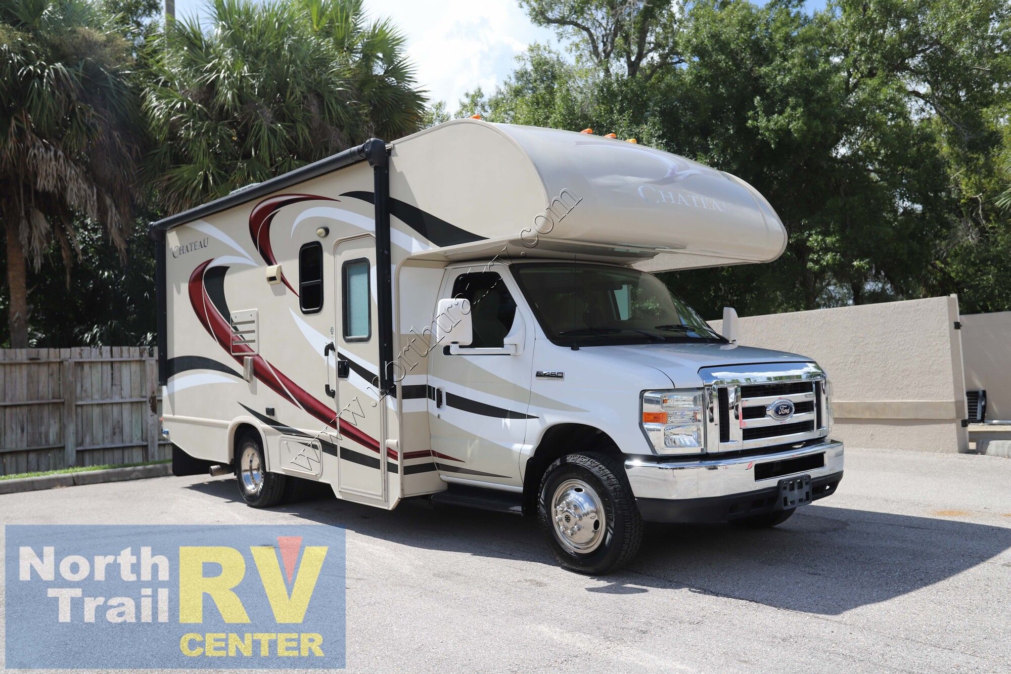Used 2016 Thor Chateau 22B Class C  For Sale