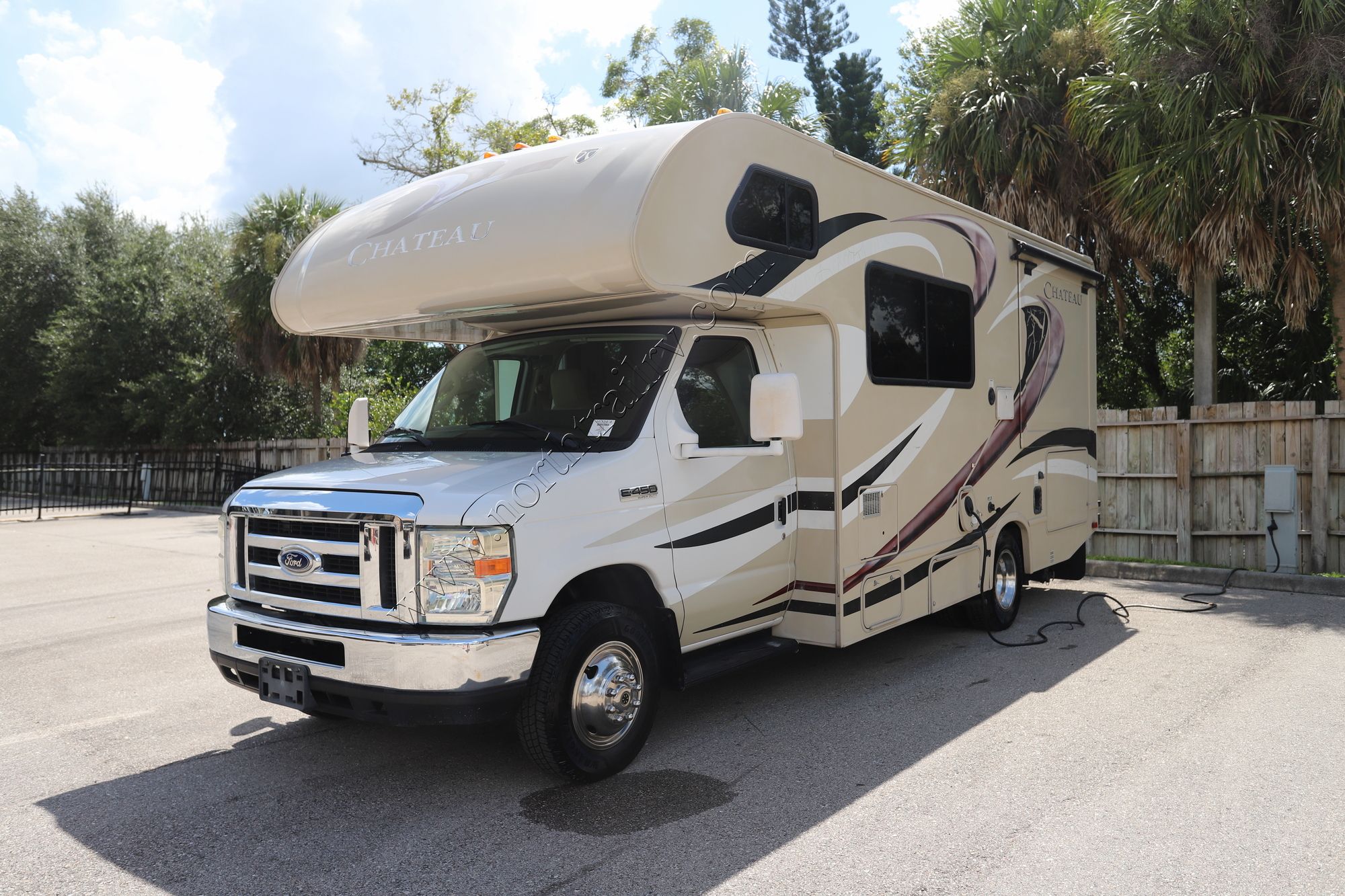 Used 2016 Thor Chateau 22B Class C  For Sale