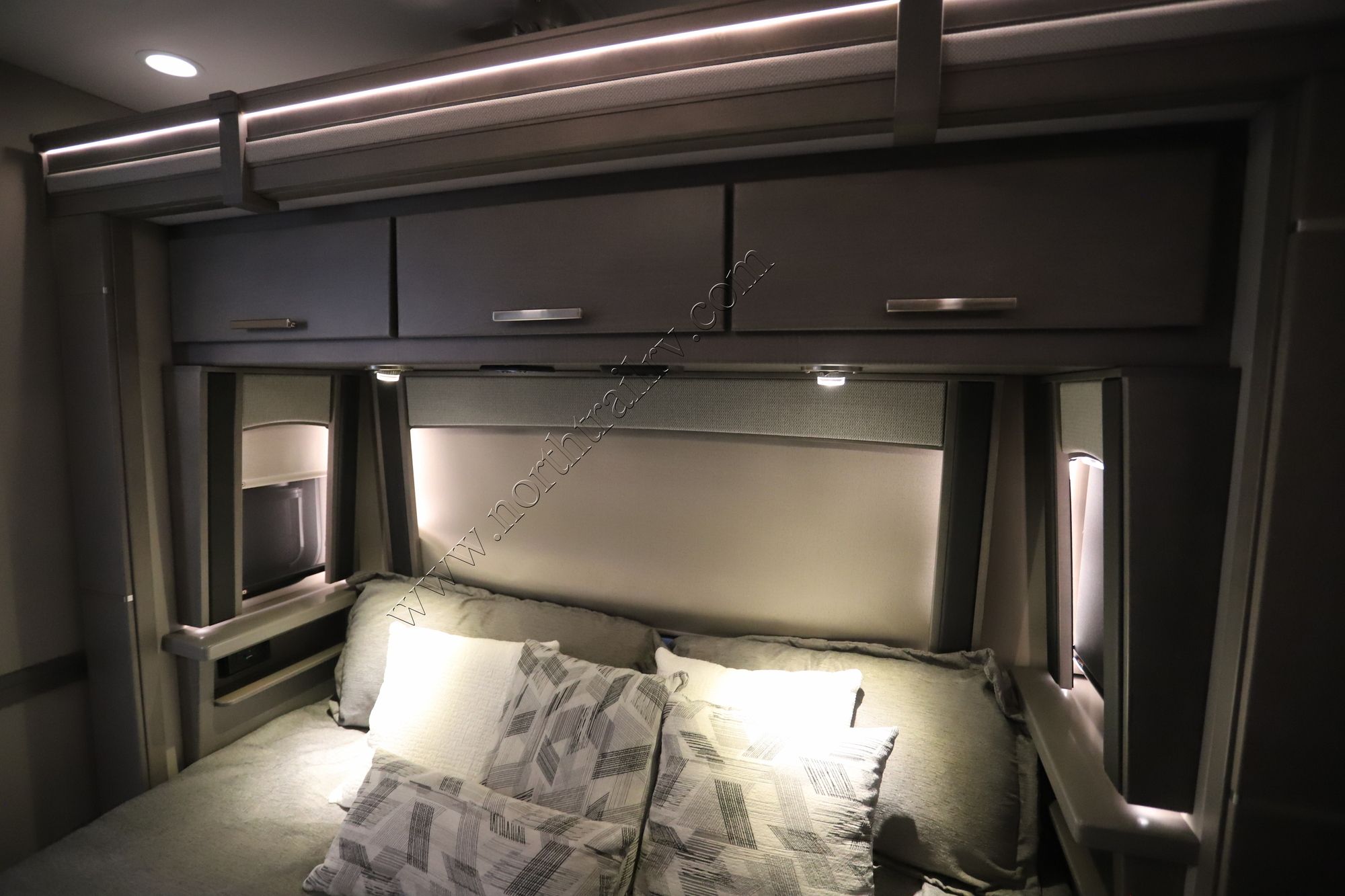 New 2026 Renegade Rv Classic 45CBF Super C  For Sale
