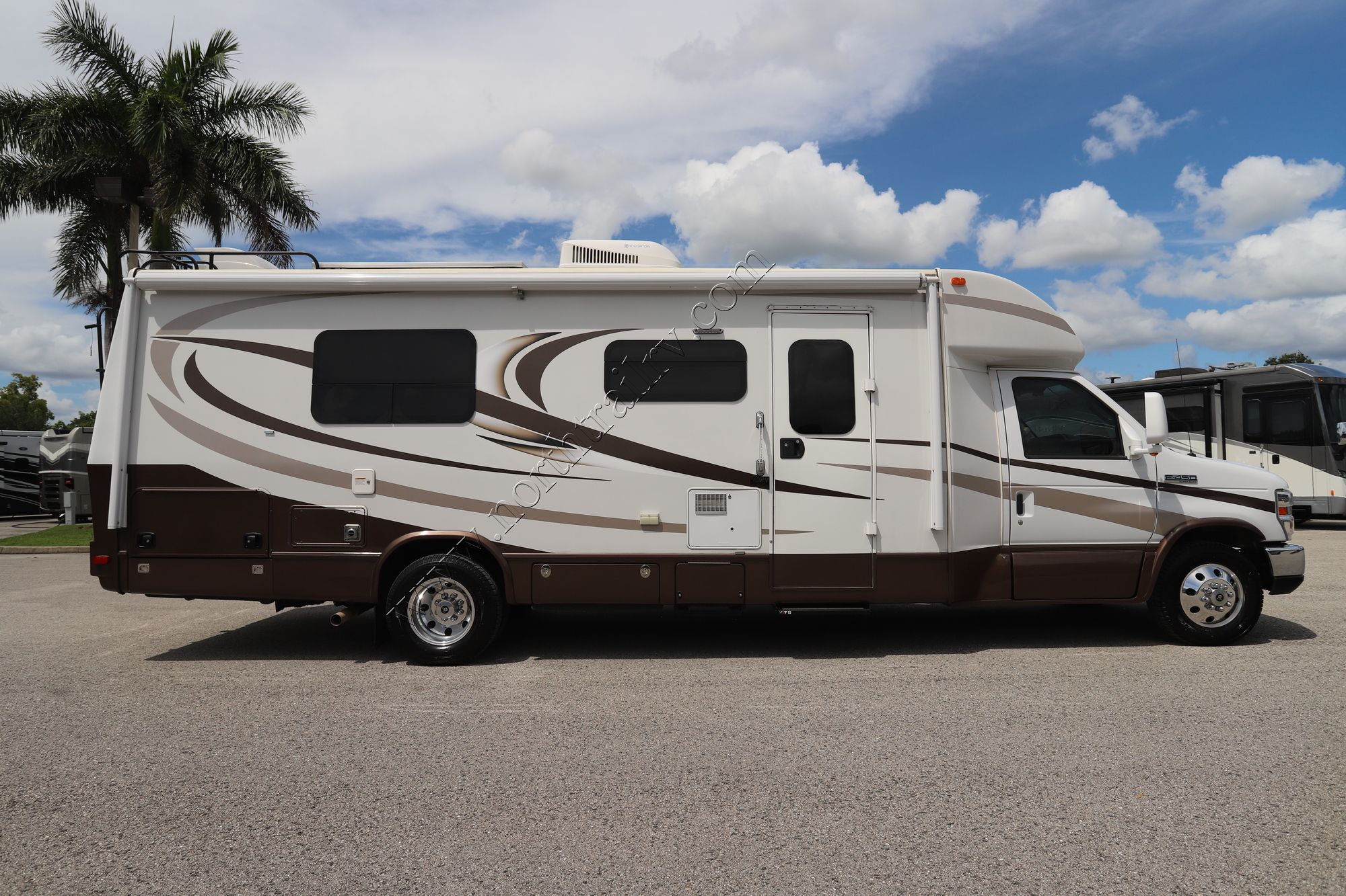 Used 2018 Phoenix Usa Phoenix Cruiser 2552 Class C  For Sale