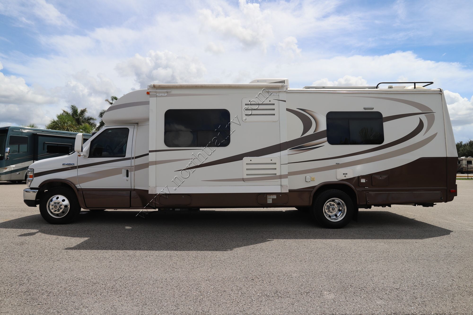 Used 2018 Phoenix Usa Phoenix Cruiser 2552 Class C  For Sale