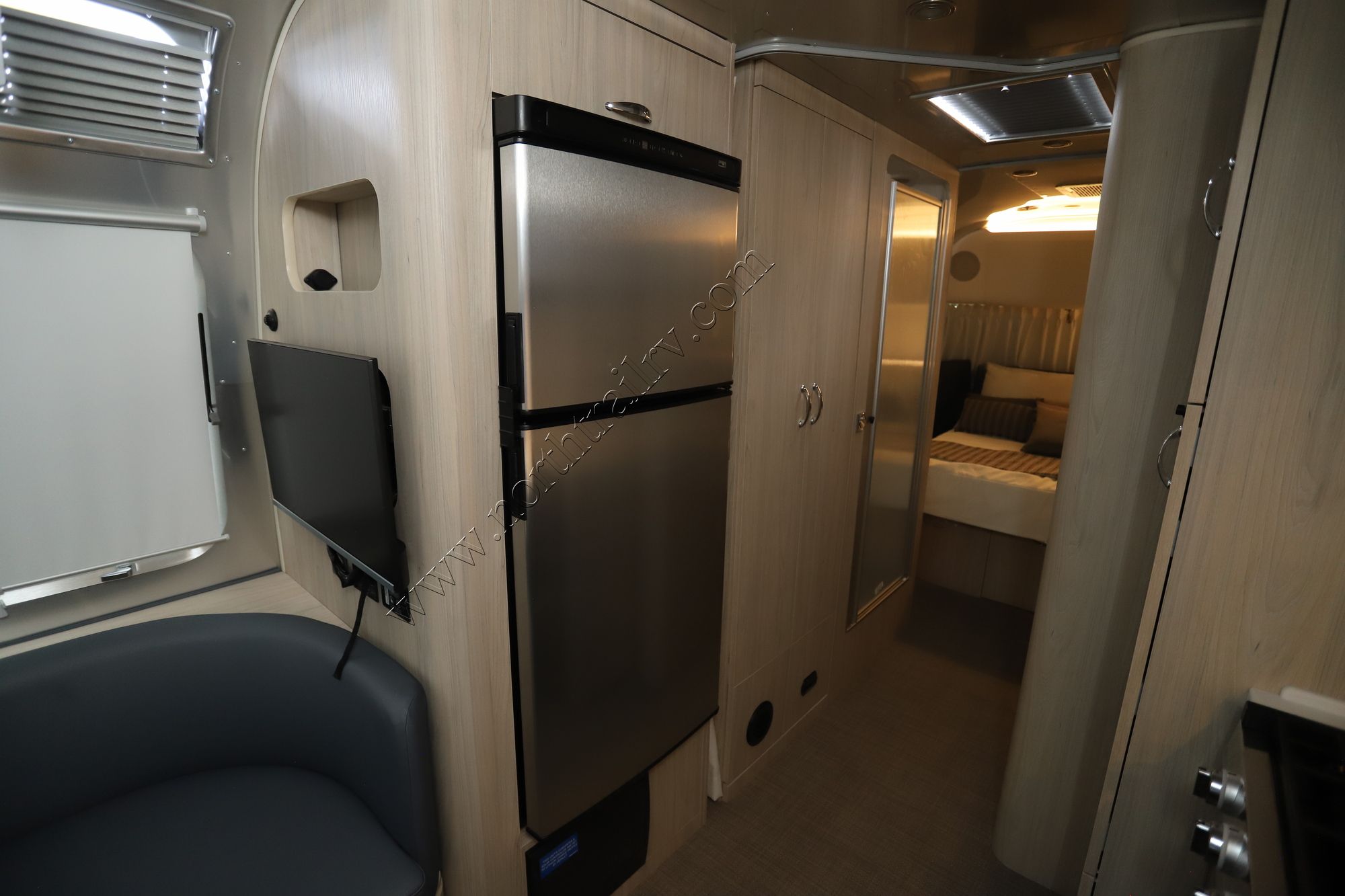 2026 Airstream Globetrotter 27FB Travel Trailer New  For Sale
