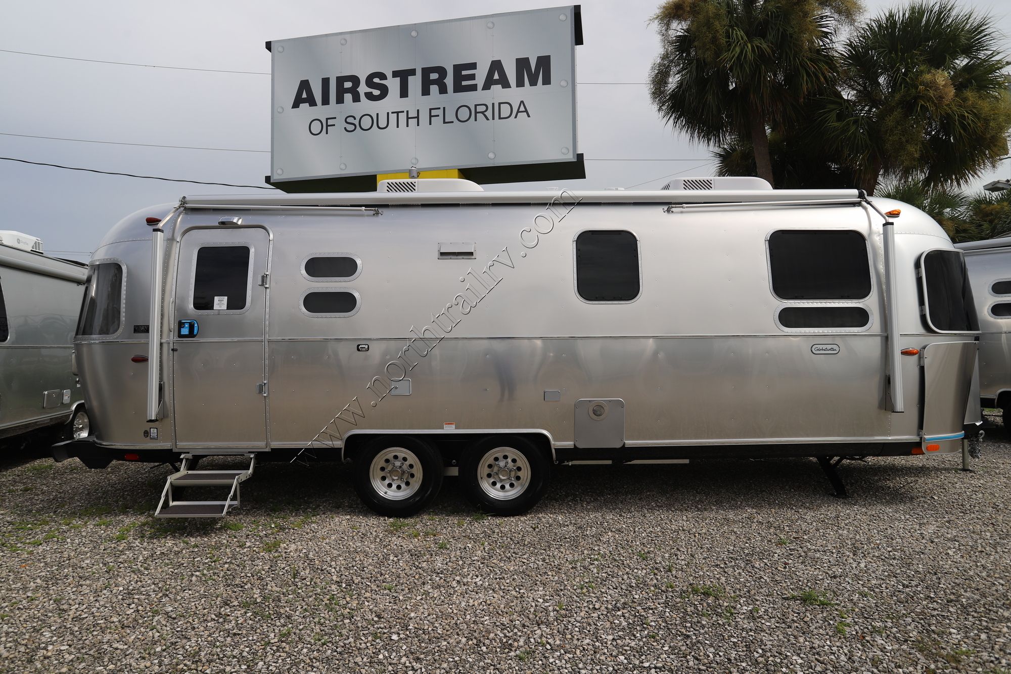 2026 Airstream Globetrotter 27FB Travel Trailer New  For Sale