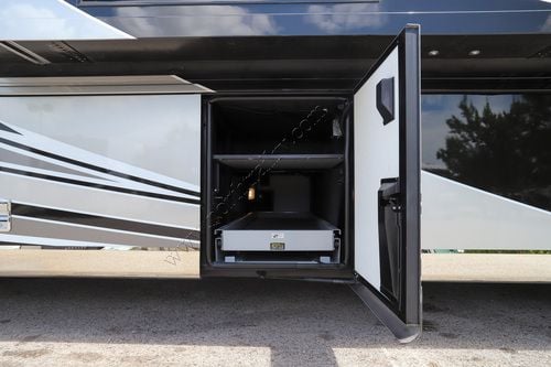 2022 Newmar London Aire 4551