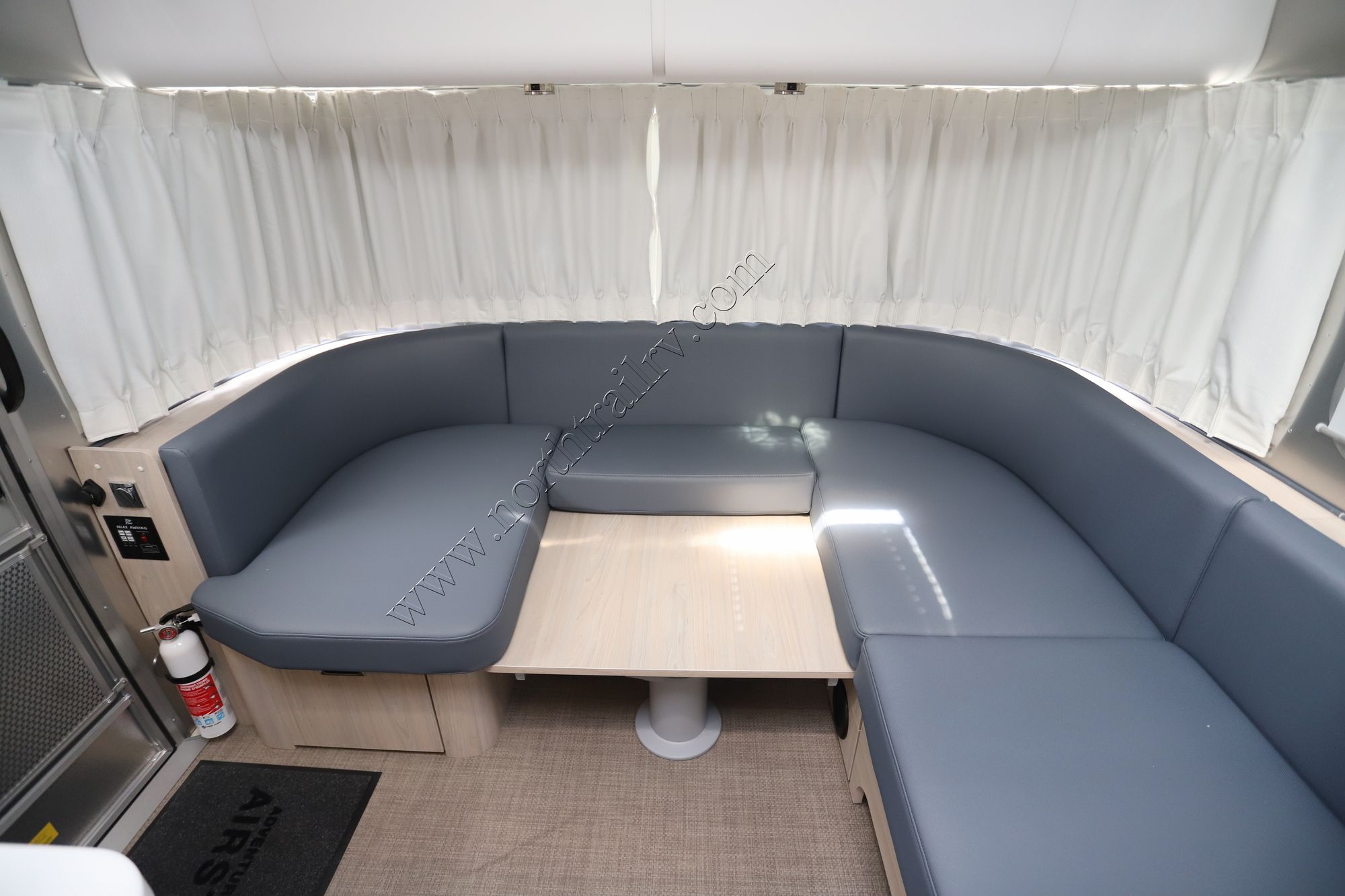 2026 Airstream Globetrotter 27FB Travel Trailer New  For Sale