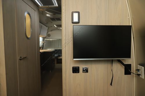 2026 Airstream Globetrotter 27FB