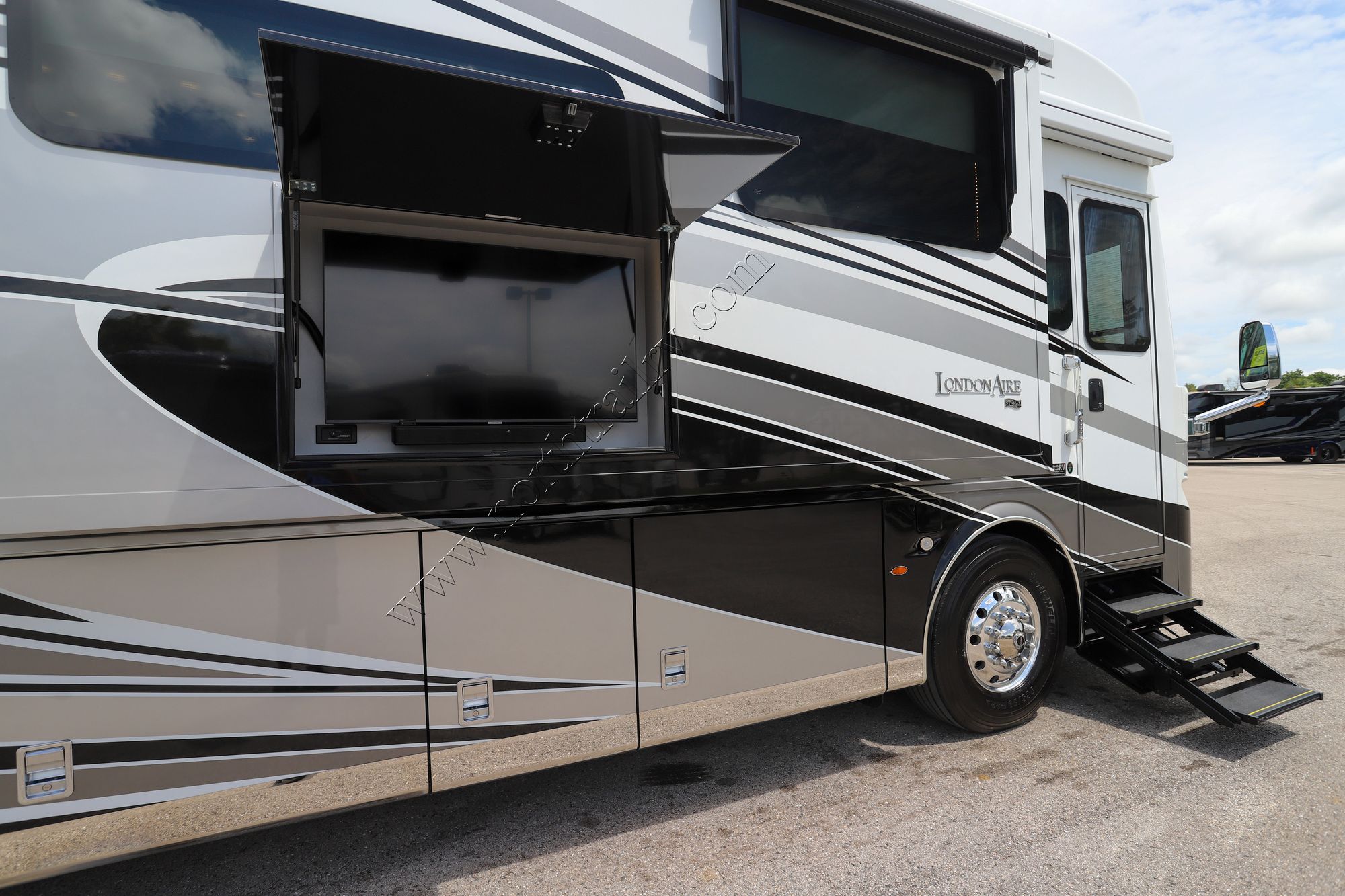 Used 2022 Newmar London Aire 4551 Class A  For Sale