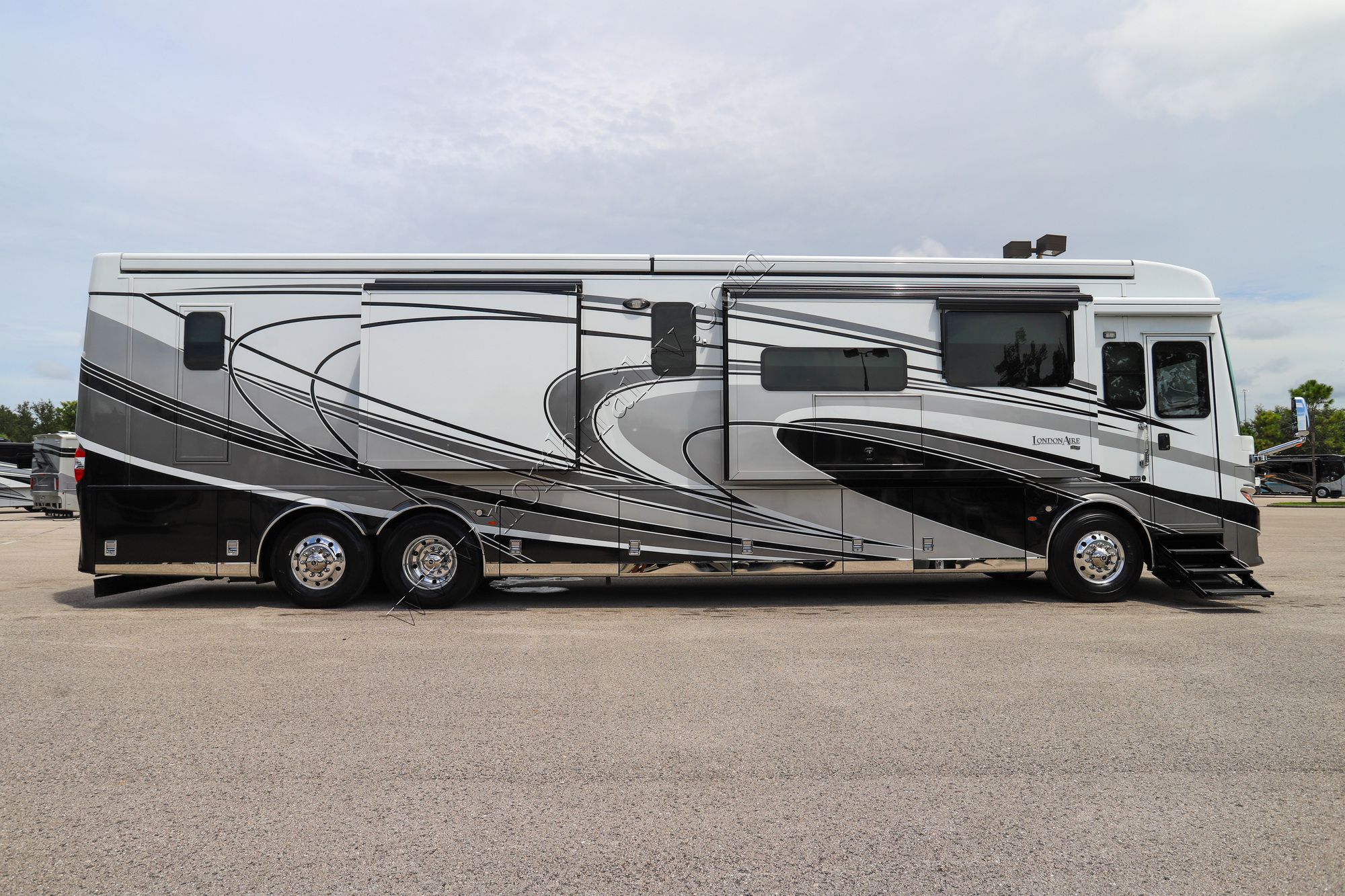 Used 2022 Newmar London Aire 4551 Class A  For Sale