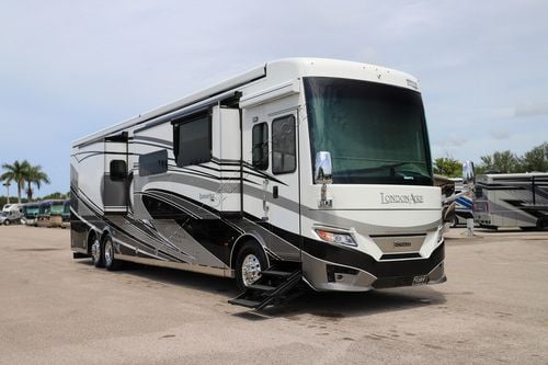 2022 Newmar London Aire 4551