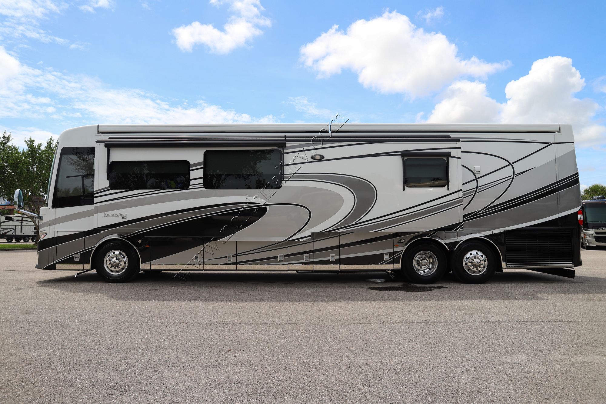 Used 2022 Newmar London Aire 4551 Class A  For Sale
