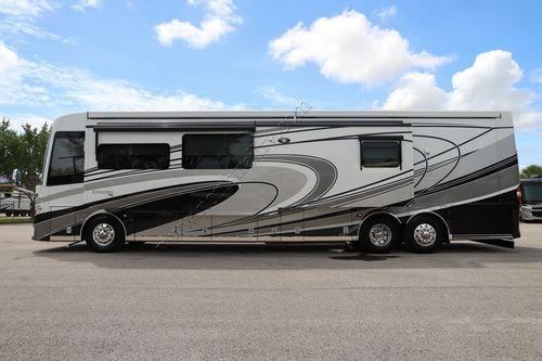 2022 Newmar London Aire 4551
