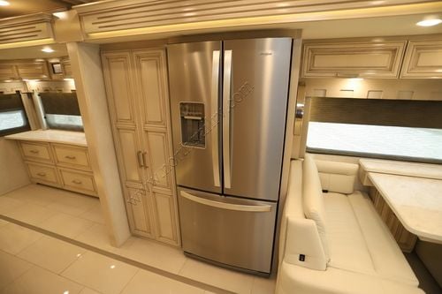 2022 Newmar London Aire 4551