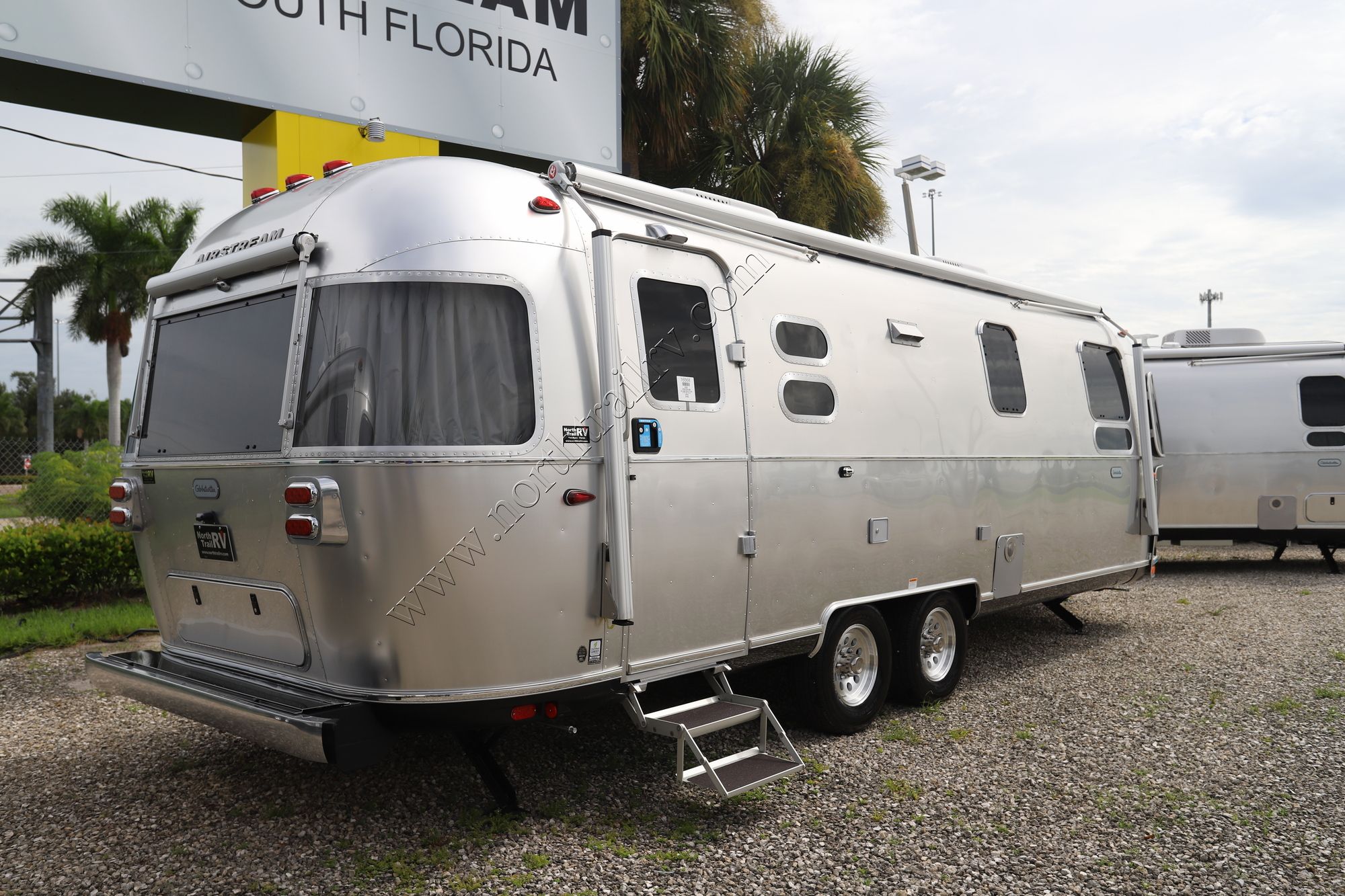 2026 Airstream Globetrotter 27FB Travel Trailer New  For Sale