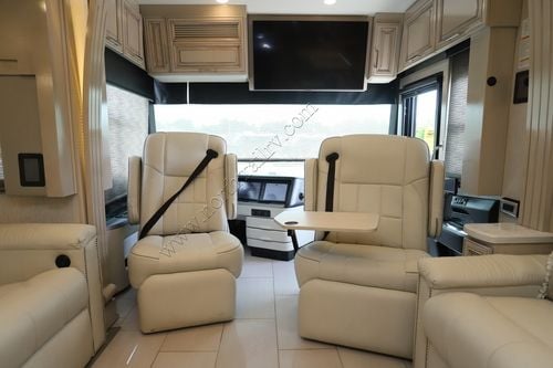2022 Newmar London Aire 4551