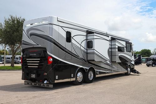 2022 Newmar London Aire 4551